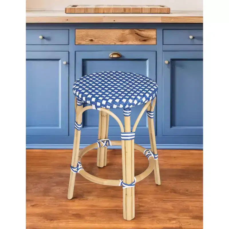 Sgabello da bar senza schienale in rattan blu e bianco, altezza bancone, 1 posto